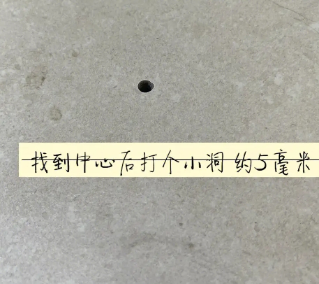 浦东瓷砖空鼓维修公司专业解答在瓷砖铺贴过程中，如果砂料搅拌不均匀，将会带来以下问题