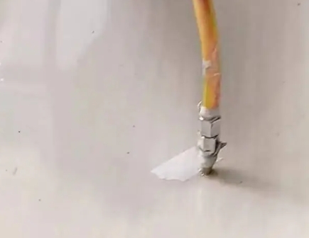 浦东瓷砖空鼓维修公司专业解答在瓷砖铺贴过程中，如果使用的砂料过粗（如全部使用了粗砂），可能会导致以下问题